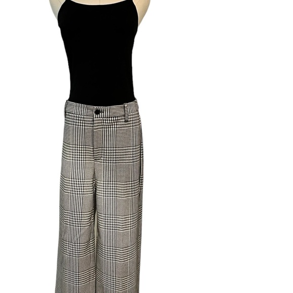 Banana Republic Houndstooth ankle cropped wide leg pants. - Picture 2 of 6
